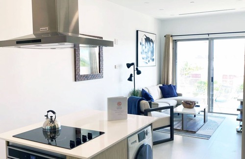 Grand Harbour Apartment | Spacious 1BR with Rooftop Pool, Island Views, Full Kitchen & Washer/Dryer