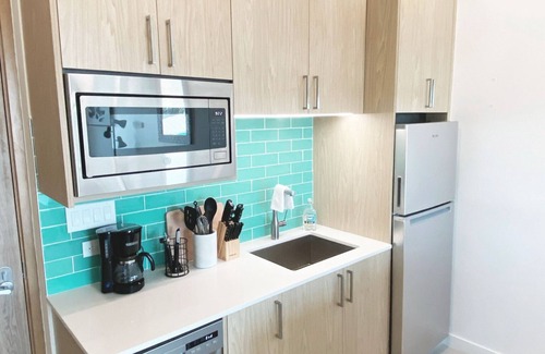 Grand Harbour Apartment | Spacious 1BR with Rooftop Pool, Island Views, Full Kitchen & Washer/Dryer