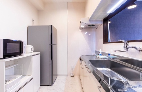 Kuwae Apartment | Spacious 1LDKA few minutes walk to Chatancho Amer/Nakagami-gun Okinawa