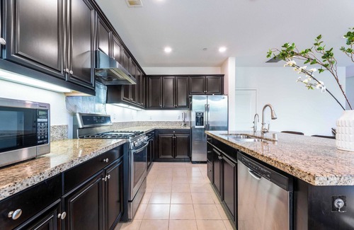 Valle Lindo House | Spacious 1st Floor Suite｜Flexible Lease｜Close to 60 Fwy｜Family Focused #41628