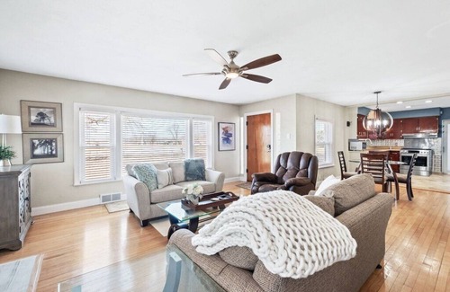 Belleville House | Spacious 2/1 w/large yard only 20 min to STL Arch