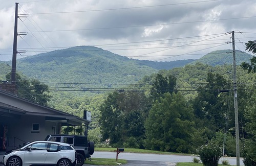 Maggie Valley House | Spacious 2/2 fully remodeled house at Veda Inn.