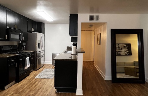 Lake Balboa Apartment | Spacious 2+2 stylish apt unit