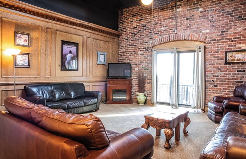 Lexington Apartment | Spacious 2,200 sq/ft Suite in Center of Lexington! Lake View, Balconies & More!