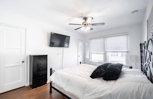 Downtown Los Angeles Bed & Breakfast | Spacious 2 BD in Los Angeles