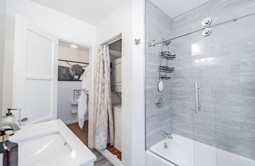 Downtown Los Angeles Bed & Breakfast | Spacious 2 BD in Los Angeles