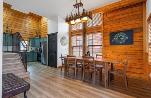 Branson Theater District Cabin | Spacious 2-BD + Loft Retreat in the Heart of Branson-Minutes to Shows, Shopping & Dining