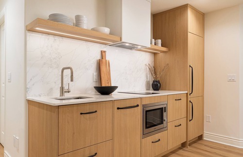 Shaughnessy House | Spacious 2-BDRM near Sunsets, Beach + City Life