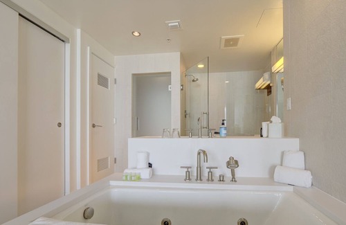 Barrier Island Condo | Spacious 2 Bdrm + Den At The W Fort Lauderdale Residences Sleeps 8