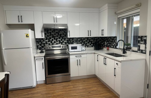 Townline Hill House | Spacious 2 bed 1 bath suit in West Abbotsford