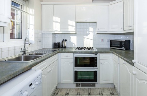 Basingstoke Apartment | Spacious 2 bed 2 bath
