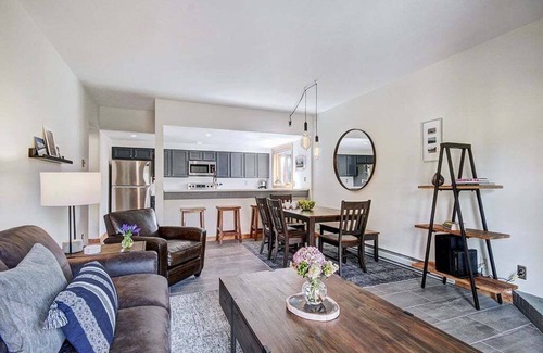 Peak 9 Condo | Spacious 2-bed, 2-bath Mountainwood 301 condo in Breckenridge, sleeps 8 guests.