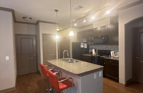 Grogan's Mill Apartment | Spacious 2 bed/2bath in The Woodlands*