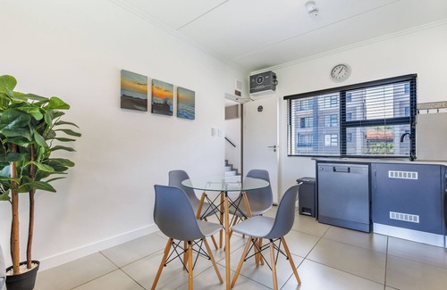 Umhlali Apartment | Spacious 2-Bed Apart w/Gas BBQ, Pool and Gym Access