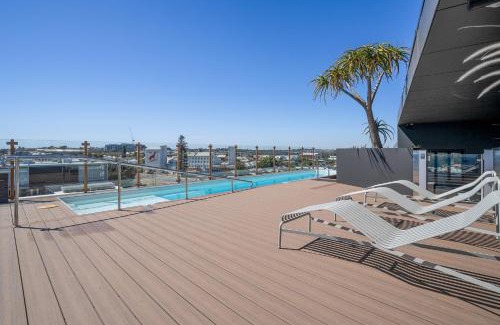 North Fremantle Apartment | Spacious 2-Bed Apartment with Rooftop Views
