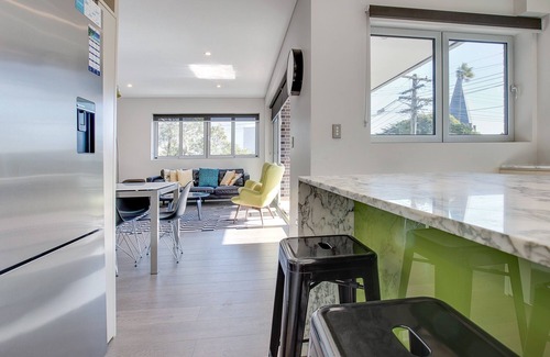 Cremorne Apartment | Spacious 2-Bed Apartment Close to City