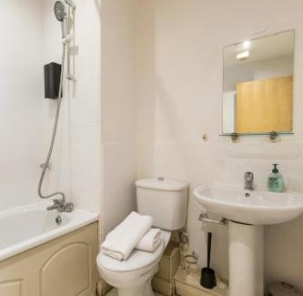 Dublin Apartment | Spacious 2-Bed Apartment Opposite Santry Park & 10 Min Away from Airport