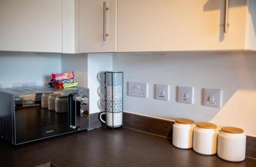 Winterbourne Earls House | Spacious 2 bed family house with garden situated between Salisbury and Amesbury.
