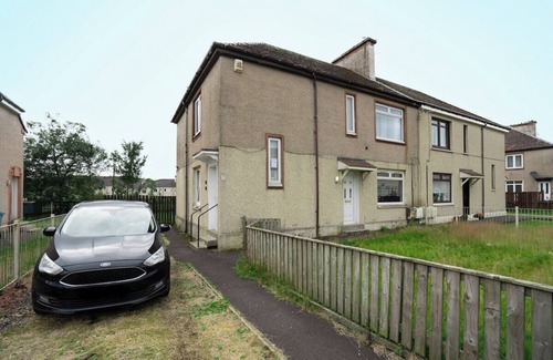 Wishaw Apartment | Spacious 2 Bed Flat-Free Parking