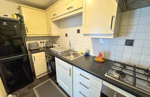Preston Apartment | Spacious 2 Bed flat/Parking near Wembley Stadium