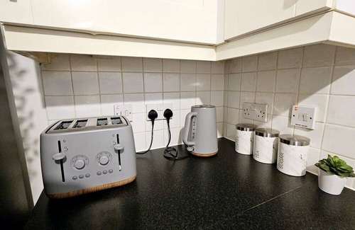 Preston Apartment | Spacious 2 Bed flat/Parking near Wembley Stadium