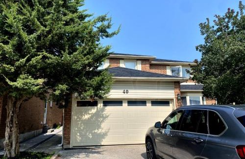 Richmond Hill Apartment | Spacious 2-Bed-Room near Yonge & Major Mackenzie