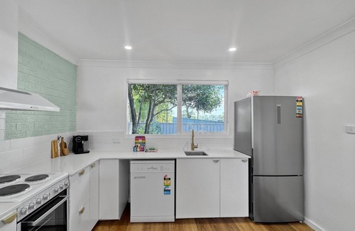 Surf Beach House | Spacious 2-Bed Townhouse with BBQ by the Beach