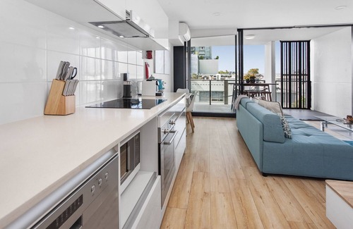 Woolloongabba Apartment | Spacious 2-Bed Unit With Balcony Next to The Gabba