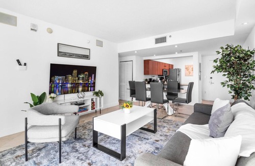 Brickell Apartment | Spacious 2 Bed Unit in Brickell with Free Parking