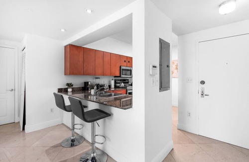 Brickell Apartment | Spacious 2 Bed Unit in Brickell with Free Parking