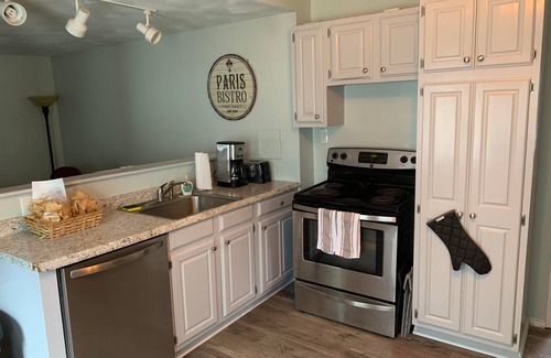 Saratoga Springs Apartment | Spacious 2 bedroom apartment next to Saratoga Race Course,close to Casino & SPAC