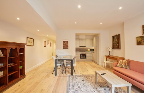 Primrose Hill Apartment | Spacious 2-Bed Views over Primrose Hill with own Private Patio