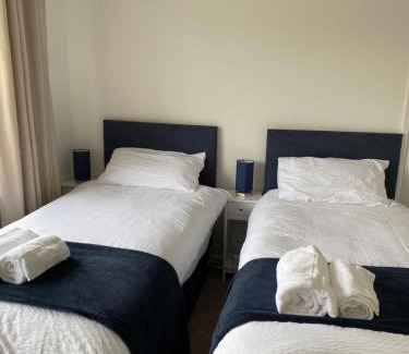 Ruddington Apartment | Spacious 2 Bed Village Flat sleeps 4/6