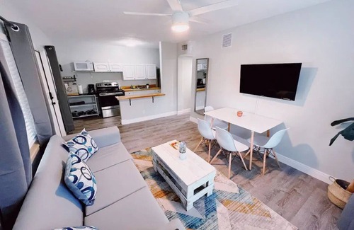 Coral Ridge Apartment | Spacious 2-Bedroom Retreat in Fort Lauderdale | Steps from Beaches & Dining