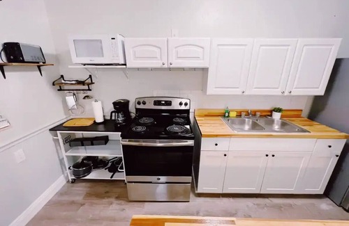 Coral Ridge Apartment | Spacious 2-Bedroom Retreat in Fort Lauderdale | Steps from Beaches & Dining