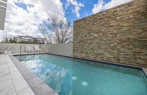 Woolloongabba Apartment | Spacious 2 bedroom Apartment Near PA Hospital