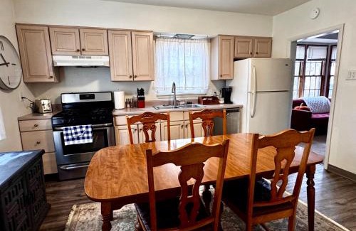 Central Colorado Springs Apartment | Spacious 2-Bedroom Suite near Downtown Colorado Springs