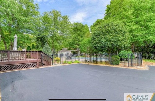 East Brunswick House | Spacious 2-bedroom basement apartment in East Brunswick with Movie Theatre