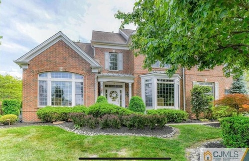 East Brunswick House | Spacious 2-bedroom basement apartment in East Brunswick with Movie Theatre