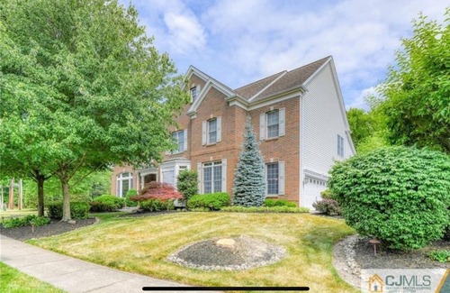 East Brunswick House | Spacious 2-bedroom basement apartment in East Brunswick with Movie Theatre