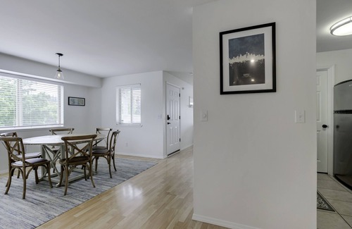 West Woodland Condo | Spacious 2 bedroom, 2 bath condo in Ballard, Seattle - Brewery district