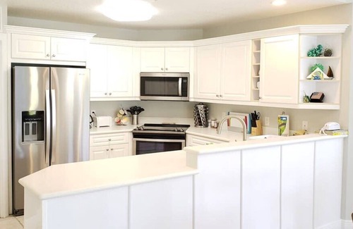 Old Man Bay Condo | Spacious 2-Bedroom 2-Bathroom Beachfront Condo with Heated Pool