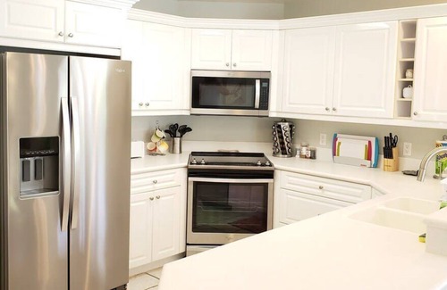 Old Man Bay Condo | Spacious 2-Bedroom 2-Bathroom Beachfront Condo with Heated Pool