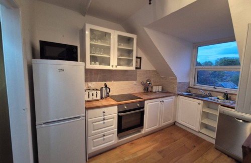 Catford Apartment | Spacious 2 bedroom 2nd floor apartment, perfect for family or groups of friends