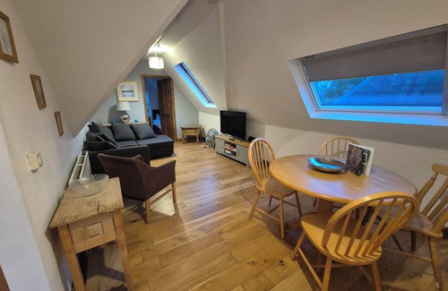 Catford Apartment | Spacious 2 bedroom 2nd floor apartment, perfect for family or groups of friends