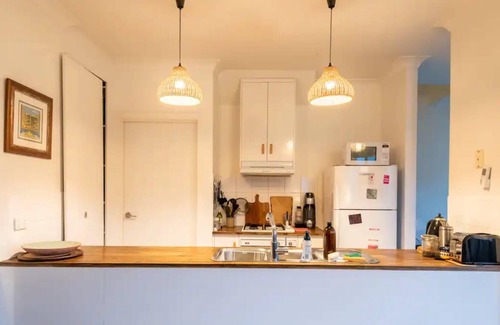 Brunswick North Apartment | Spacious 2 Bedroom Apartment in Brunswick with Patio and Parking