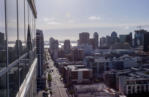 East Village Apartment | Spacious 2-bedroom apartment in Beautiful downtown San Diego with Pool and Gym