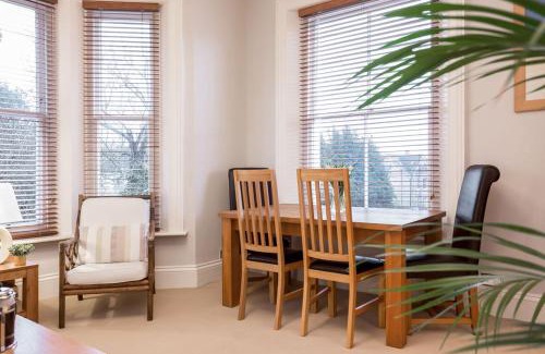 Westbourne Apartment | Spacious 2 Bedroom Apartment in Westbourne