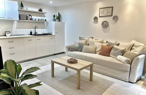 Corvin negyed Apartment | Spacious, 2-bedroom apartment in Budapest with AC & Netflix