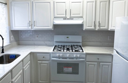 Brooklyn Apartment | Spacious 2 bedroom apartment with Patio!nAs Seen On Arbnb 5 star listing!